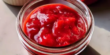 homemade strawberry sauce recipe featured