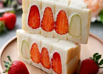 Japanese strawberry sandwich recipe featured