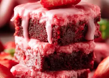 strawberry brownies recipe featured