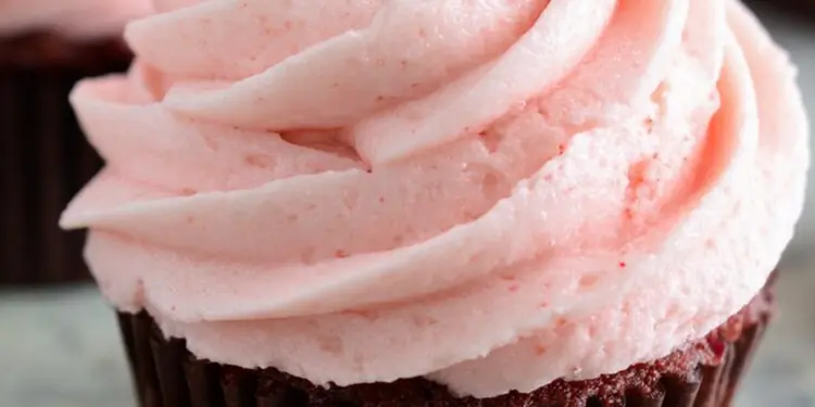 strawberry buttercream recipe featured