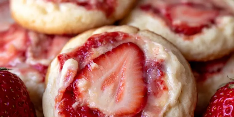 strawberry cheesecake cookies recipe featured