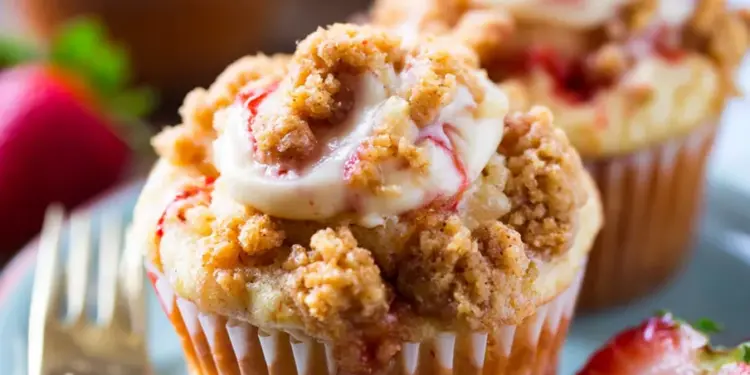 strawberry crumb cake muffins recipe featured