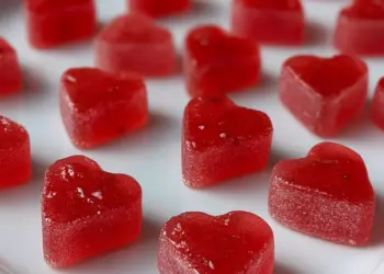 strawberry gummies recipe featured