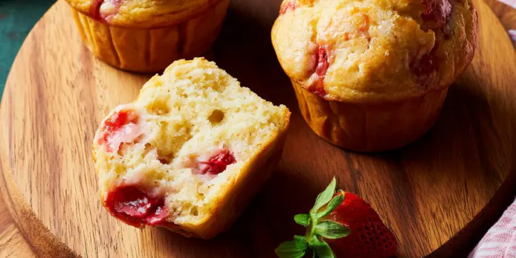 strawberry muffins recipe featured