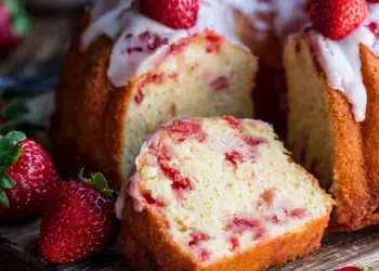 strawberry pound cake recipe featured